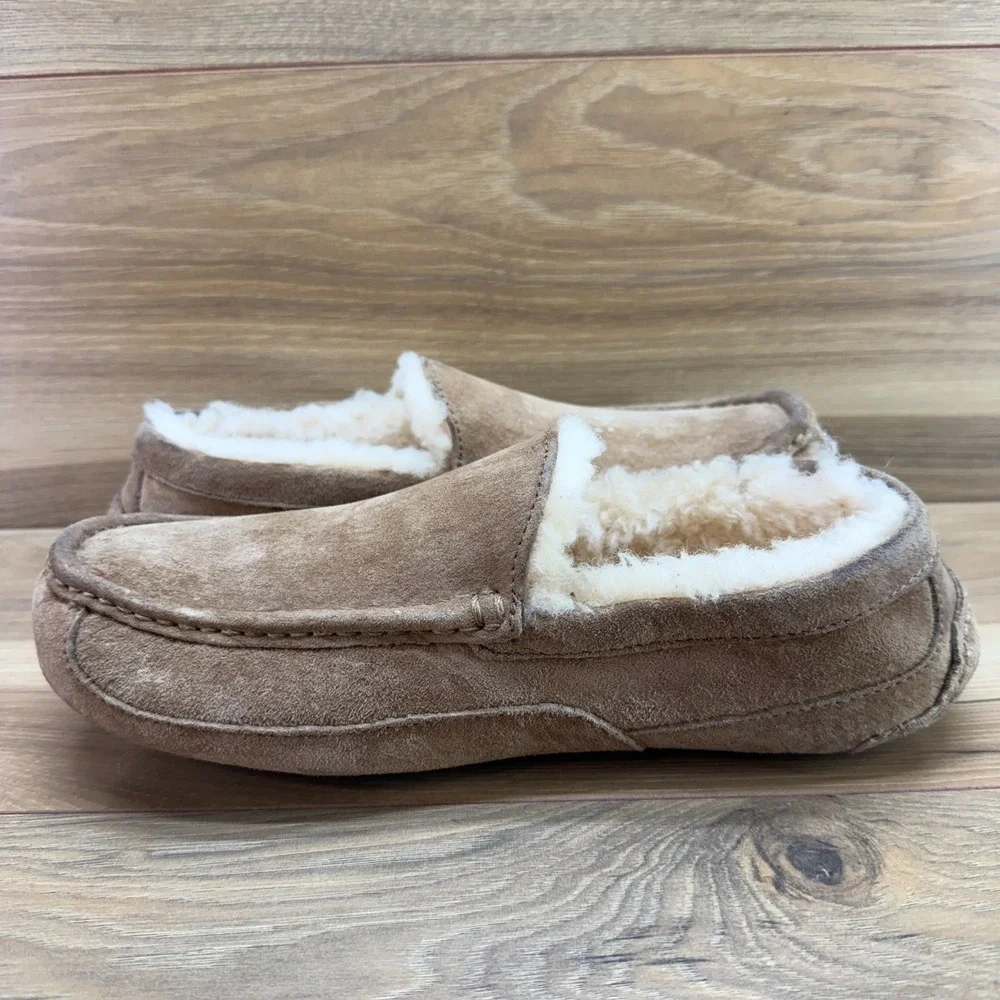 UGG Ascot Mens Slippers 9 Tan Suede Moc Toe Shearling Fur Lined Cozy